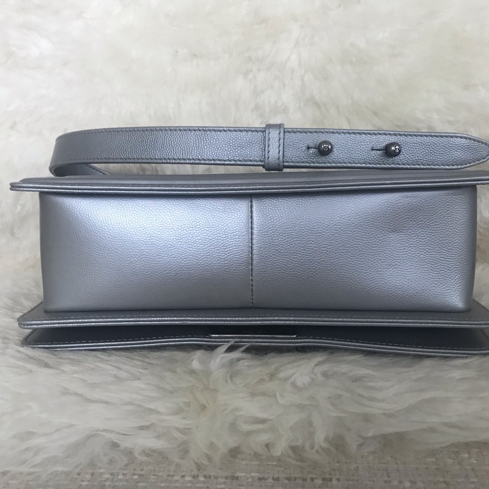CHANEL Chevron Boy Bag Old Medium - Picture 4 of 8